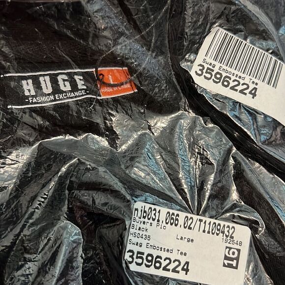 Huge Fashion Exchange Men’s Black Swag Embossed Tee Size Large - Picture 6 of 11